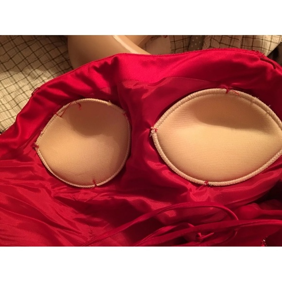 Cire Beautiful Sexy Long Red Formal Dress / Gown Size 8 - Picture 11 of 11